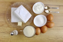 Нежная классическая творожная запеканка с манкой - шаг 1