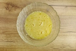 Нежная классическая творожная запеканка с манкой - шаг 2