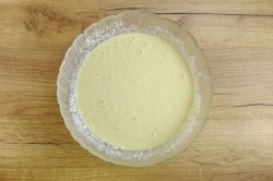 Нежная классическая творожная запеканка с манкой - шаг 3