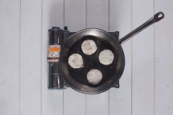 Нежные котлеты из чёрного гренадёра - шаг 3