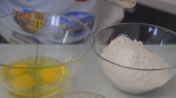 Нежный фруктовый десерт с шоколадом и сыром - шаг 1