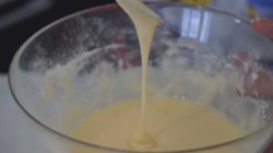 Нежный фруктовый десерт с шоколадом и сыром - шаг 3