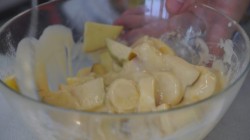 Нежный фруктовый десерт с шоколадом и сыром - шаг 6