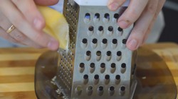 Нежный фруктовый десерт с шоколадом и сыром - шаг 7