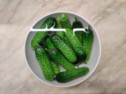 Соленые огурцы с водкой на зиму хрустящие - шаг 1 Соленые огурцы с водкой на зиму хрустящие - шаг 1