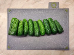 Соленые огурцы с водкой на зиму хрустящие - шаг 2 Соленые огурцы с водкой на зиму хрустящие - шаг 2