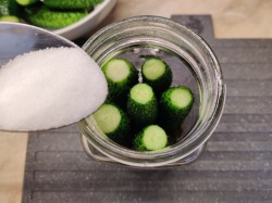 Соленые огурцы с водкой на зиму хрустящие - шаг 6 Соленые огурцы с водкой на зиму хрустящие - шаг 6