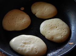 Оладьи классические на кефире - шаг 5 Оладьи классические на кефире - шаг 5