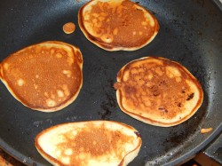 Оладьи классические на кефире - шаг 6 Оладьи классические на кефире - шаг 6