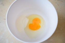 Оладьи на скорую руку без дрожжей - шаг 2