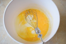 Оладьи на скорую руку без дрожжей - шаг 3