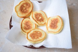 Оладьи на скорую руку без дрожжей - шаг 7