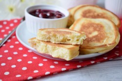 Оладьи на скорую руку без дрожжей - шаг 8