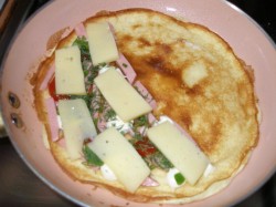 Омлет сытный завтрак на скорую - шаг 11