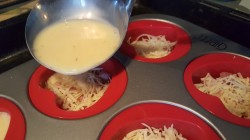 Омлет в духовке в формочках - шаг 4