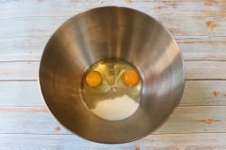 Орешки со сгущенкой в электрической орешнице - шаг 2 Орешки со сгущенкой в электрической орешнице - шаг 2