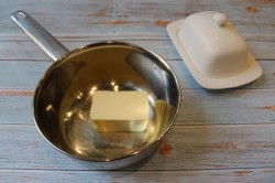 Орешки со сгущенкой в электрической орешнице - шаг 4 Орешки со сгущенкой в электрической орешнице - шаг 4