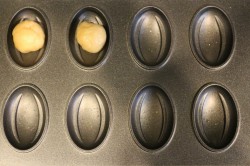 Орешки со сгущенкой в электрической орешнице - шаг 7 Орешки со сгущенкой в электрической орешнице - шаг 7