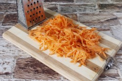 Салат из капусты с болгарским перцем и морковью ПП - шаг 2 Салат из капусты с болгарским перцем и морковью ПП - шаг 2