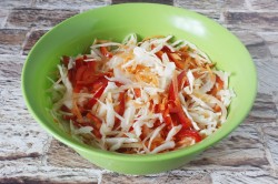 Салат из капусты с болгарским перцем и морковью ПП - шаг 7 Салат из капусты с болгарским перцем и морковью ПП - шаг 7