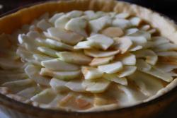 Яблочный пирог со сгущенкой - шаг 6 Яблочный пирог со сгущенкой - шаг 6