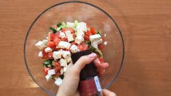 Овощной салат с фетой - шаг 2