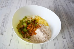 Овсяные сырники с ревенем - шаг 6