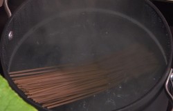 Паста из гречки с орехами и специями - шаг 2