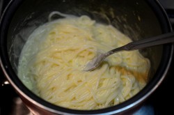 Паста карбонара с креветками в сливочном соусе - шаг 13 Паста карбонара с креветками в сливочном соусе - шаг 13