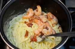 Паста карбонара с креветками в сливочном соусе - шаг 14 Паста карбонара с креветками в сливочном соусе - шаг 14
