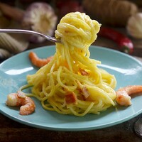 Паста карбонара с креветками в сливочном соусе