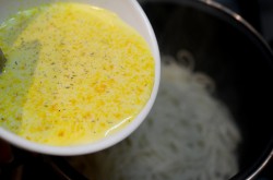 Паста карбонара с креветками в сливочном соусе - шаг 12 Паста карбонара с креветками в сливочном соусе - шаг 12