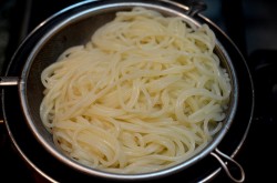 Паста карбонара с креветками в сливочном соусе - шаг 11 Паста карбонара с креветками в сливочном соусе - шаг 11