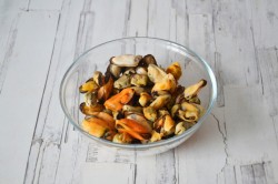 Паста с мидиями в сливочном соусе - шаг 2