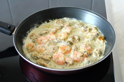 Паста с морепродуктами в сливочном соусе - шаг 10 Паста с морепродуктами в сливочном соусе - шаг 10