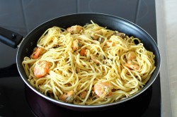 Паста с морепродуктами в сливочном соусе - шаг 14 Паста с морепродуктами в сливочном соусе - шаг 14