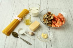 Паста с морепродуктами в сливочном соусе - шаг 1 Паста с морепродуктами в сливочном соусе - шаг 1