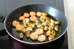 Паста с морепродуктами в сливочном соусе - шаг 7 Паста с морепродуктами в сливочном соусе - шаг 7