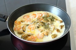 Паста с морепродуктами в сливочном соусе - шаг 9 Паста с морепродуктами в сливочном соусе - шаг 9