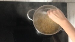 Макароны с творогом - шаг 4