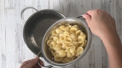 Макароны с творогом - шаг 5