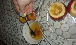 Печеные яблоки в микроволновке целиком - шаг 2