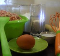 Тесто для пельменей в хлебопечке - шаг 1 Тесто для пельменей в хлебопечке - шаг 1