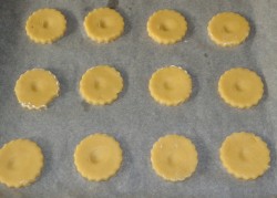 Песочное печенье с джемом - шаг 8