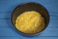 Пирог с капустой в мультиварке капустный - шаг 11