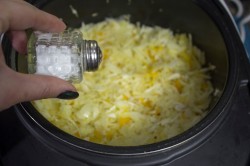 Пирог с капустой в мультиварке капустный - шаг 9