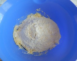 Пирог с лимонной начинкой - шаг 2 Пирог с лимонной начинкой - шаг 2