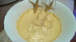 Пирог в мультиварке без яиц - шаг 3