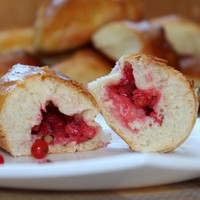 Пирожки с красной смородиной дрожжевые