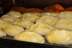 Пирожки с красной смородиной дрожжевые - шаг 23 Пирожки с красной смородиной дрожжевые - шаг 23